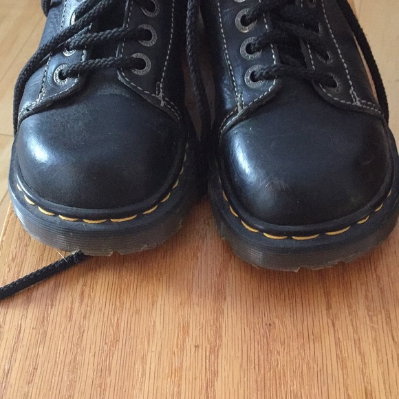 Exclusive Doctor Martens 5-eyelet Boot - Picture 4 of 6